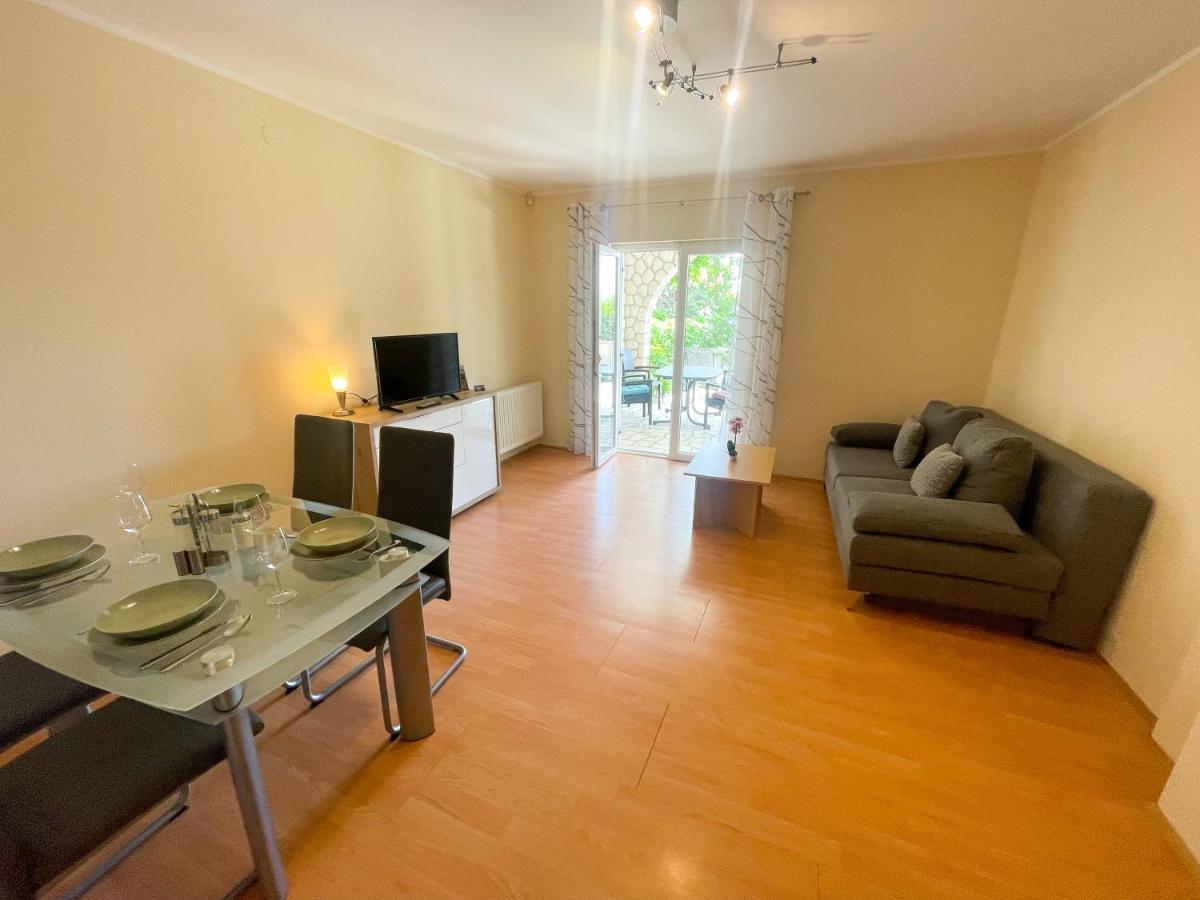 Apartments Sams 诺维·维诺多尔斯基 外观 照片