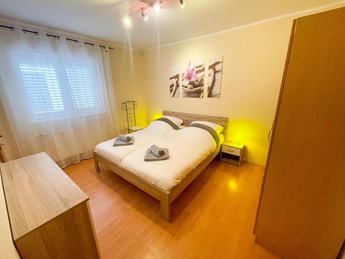Apartments Sams 诺维·维诺多尔斯基 外观 照片